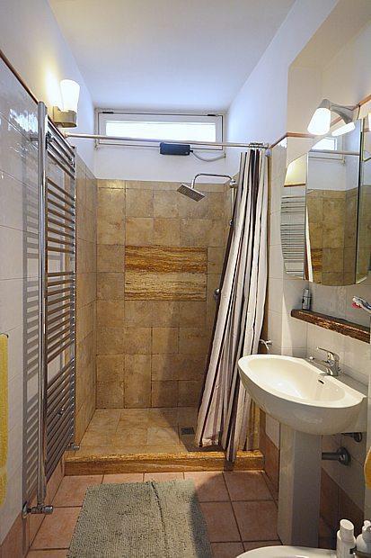 Double bedroom A Bathroom
